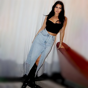 Berlin Escort Ramina reife sinnliche Frau mit vollen Brüsten verwöhnt bei Tantra Massage